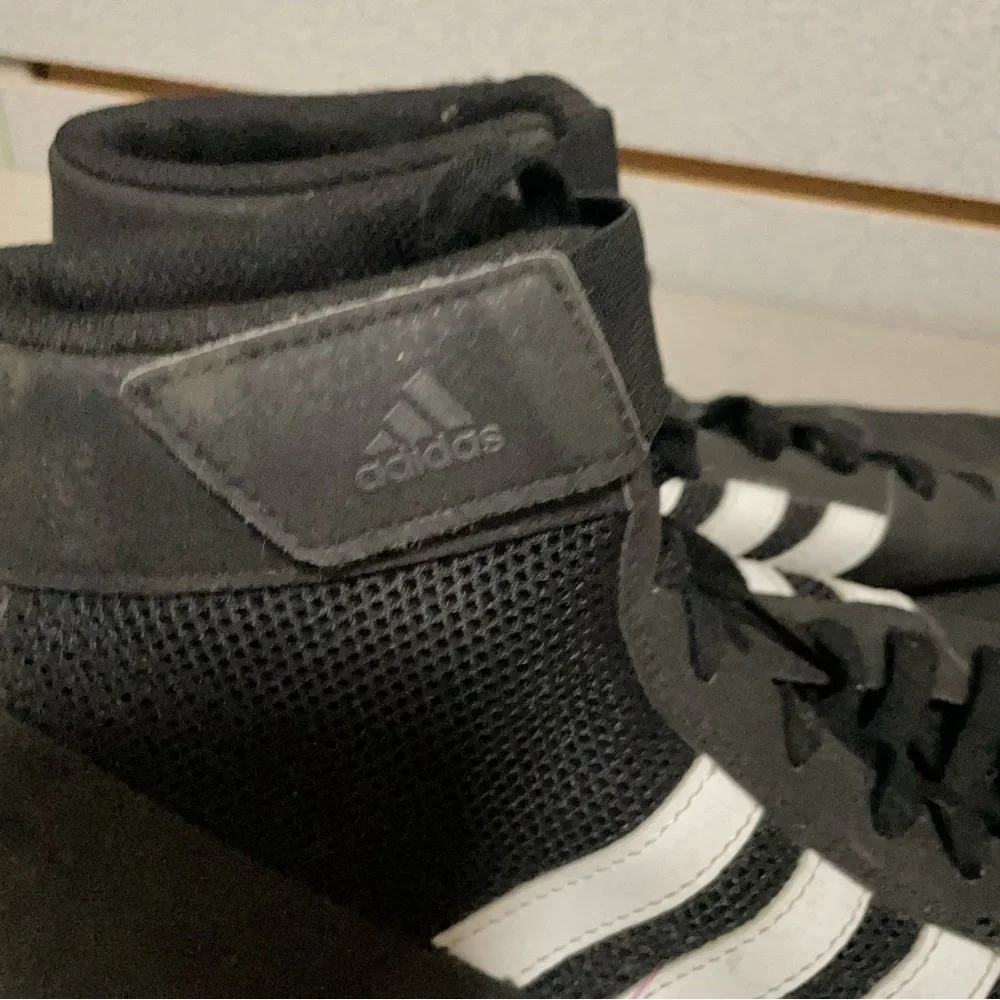 Men’s‎ Size 9 Black And White ADIDAS Wrestling Shoes! Worn A Week!